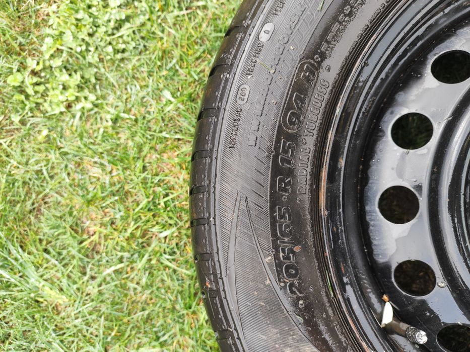Продам запаску с диском  205/65R15
