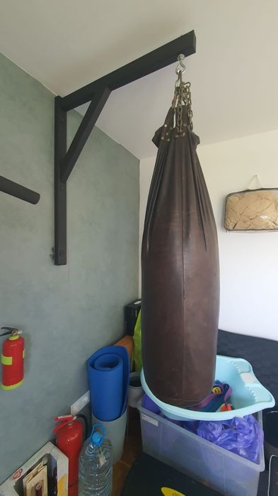 Vând sac de box cu suport prindere pe perete sau tavan