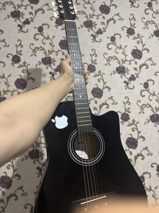 Гитара акустика