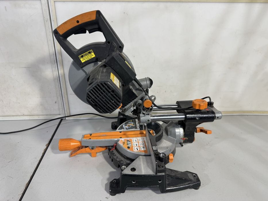 Циркуляр пендула - Evolution 216mm / 1500 W
