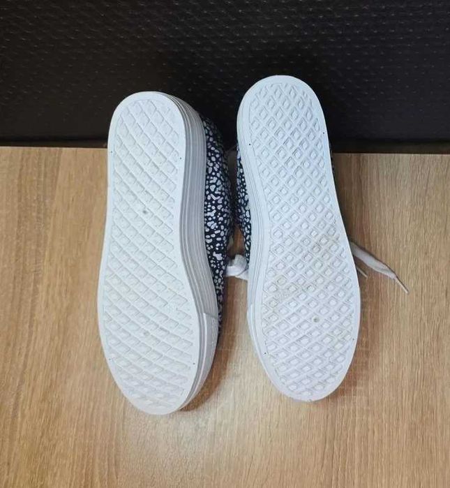 Tenesi cu talpa groasa, Moa