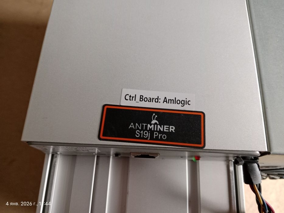 Продаю асик s19j pro 104th