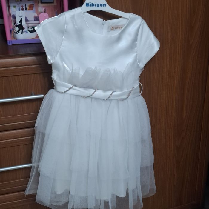 Продам белое красивое платье .Одевала всего 1 раз