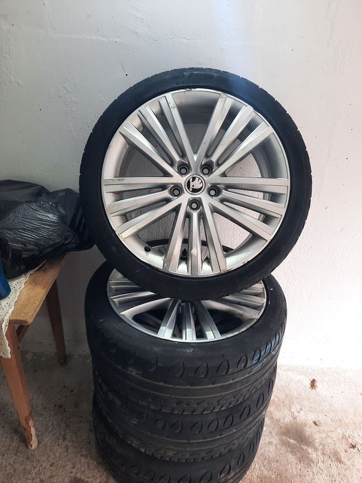 Vând jante originale Skoda Superb 3