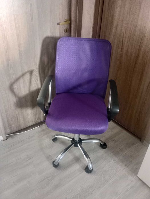 Scaun de birou rotativ