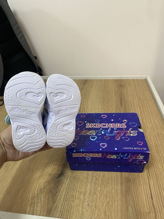 Детски светещи сандали Skechers 22 размер