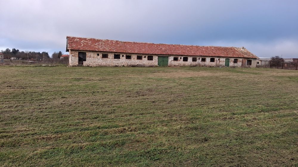 Отдавам под наем стопанска постройка, обор, склад