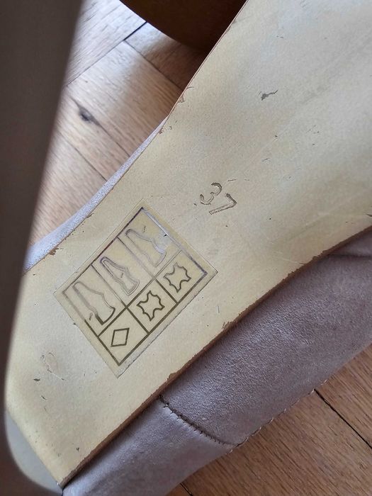 Обувки на висок ток