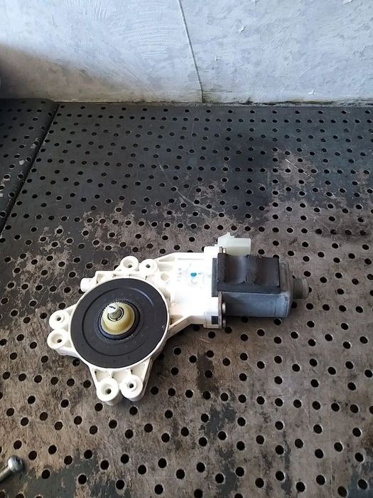 Motoras macara stanga fata dodge caliber