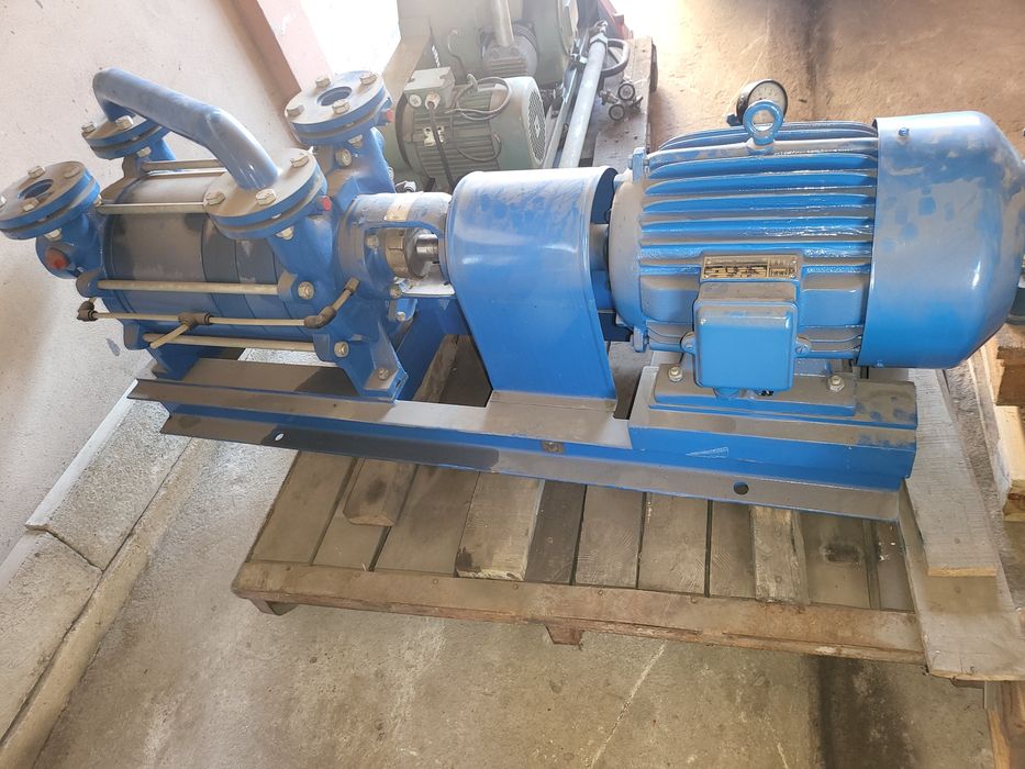 Продавам вакум помпа