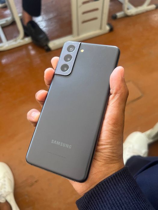Samsung S21 sotiladi yoki abmen