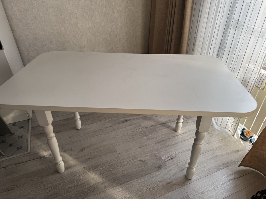 Стол белый из дерева
