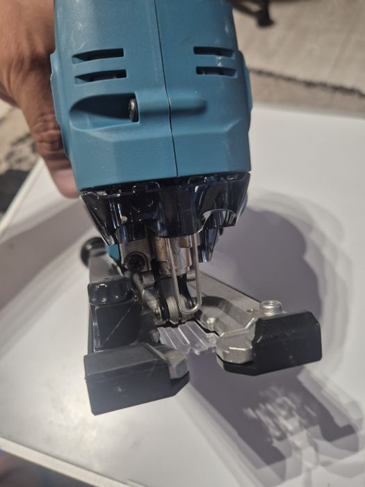 Pendular makita 18v djv 181