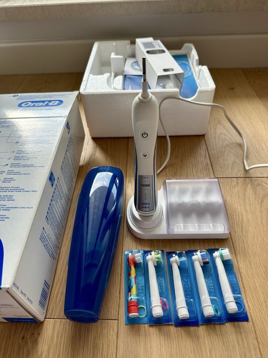 Periuta de dinti electrica Oral-B Braun Triumph 5000 + 5 rezerve capete