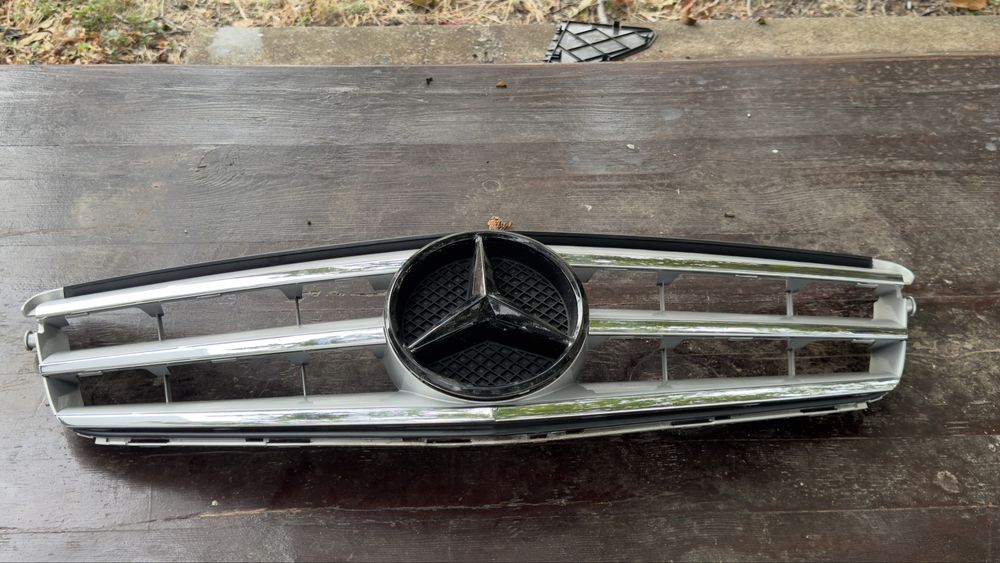 Mercedes W204 Оригинална решетка mecedes c class w204