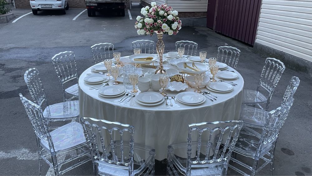 Аренда прокат круглых столов и стульев, посуда, гирлянда