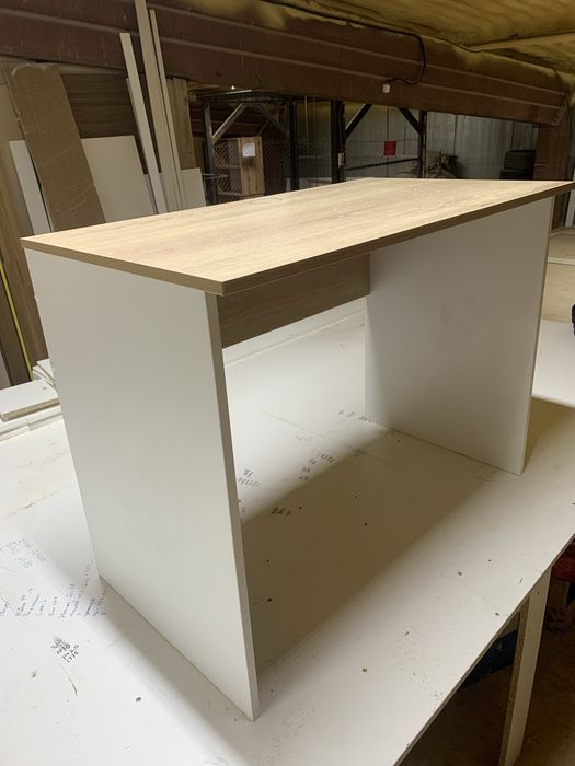 Продам стол новый