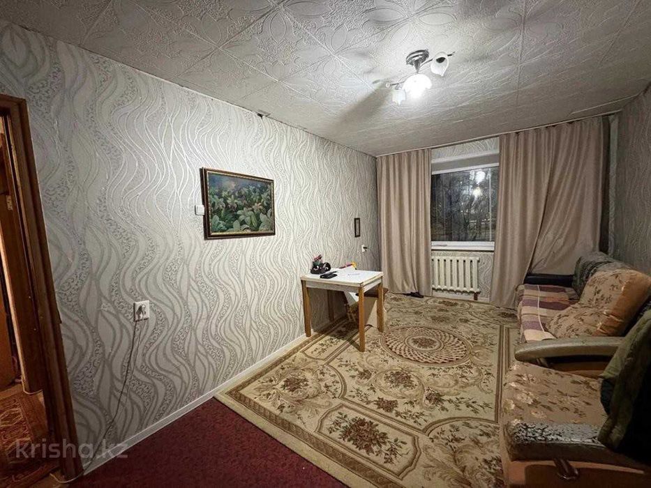 Трехкомнатная 9 мкрн  1 этаж