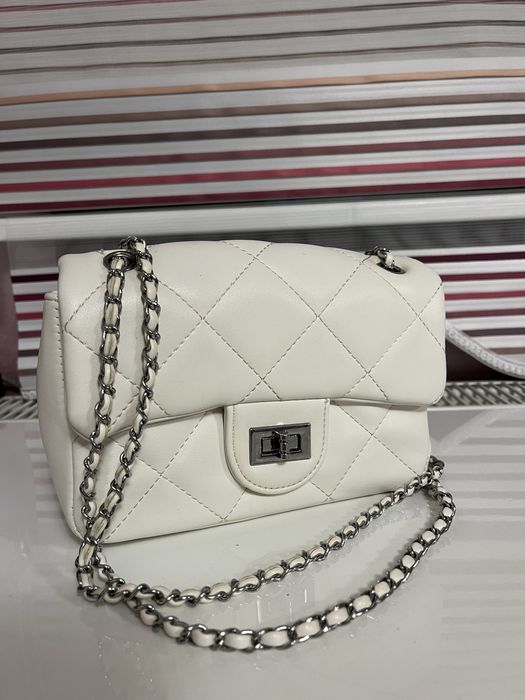 Чисто Нова Дамска Чанта .