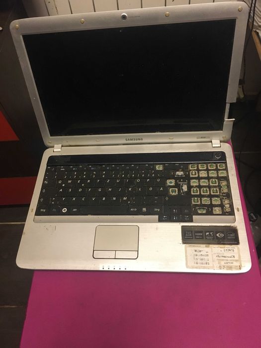 desmembrez  3 laptopuri  vedeti poze