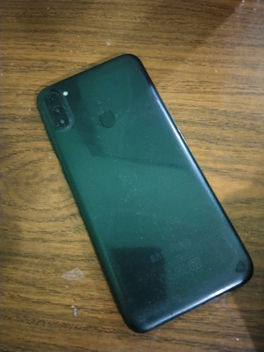 На продаже телефон самсунг