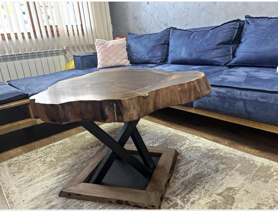 Уникална налична холна маса от орех