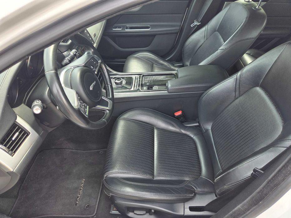 Jaguar XF Prestige 2.0D 180cp E6 automat ZF 8+1 led camera 159000km 12990eu neg /schimb