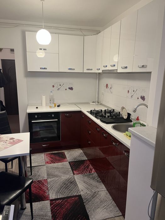 Inchiriez apartament 2 Camere str L.C. Babes