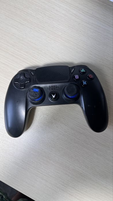 Vand playstation 4     500GB + 2 controlere + 15 jocuri + volan PXN V9 (270* sau 900*),3 pedale + schimbator inclus