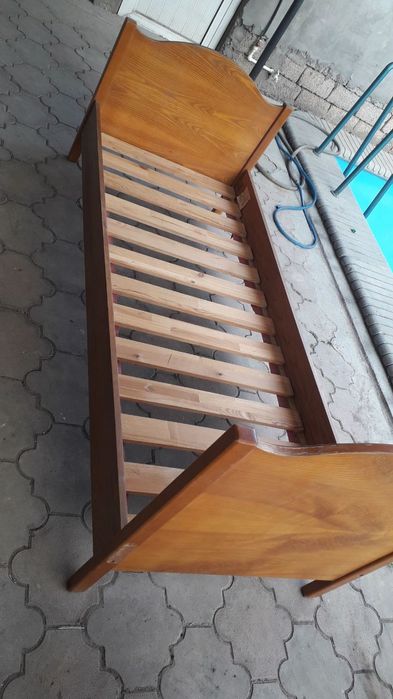 Продается кравать деревянная