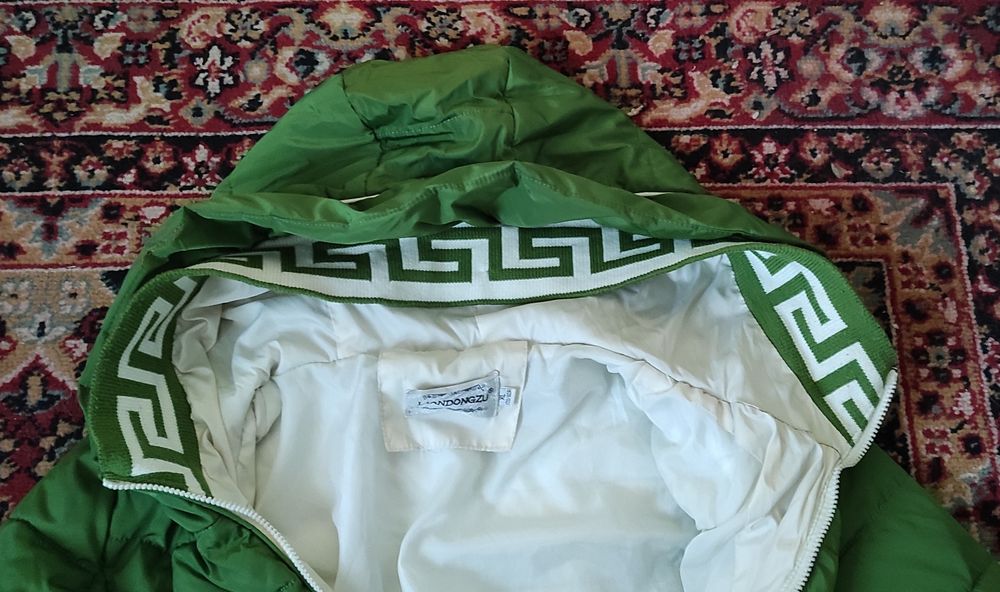 Женская куртка, тёплая.