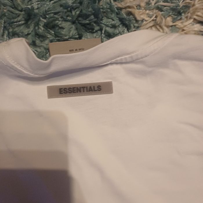 Тениска на essentials