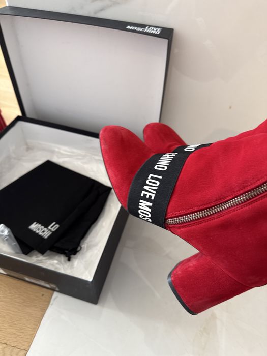 Love Moschino боти+ чанта Valentino подарък