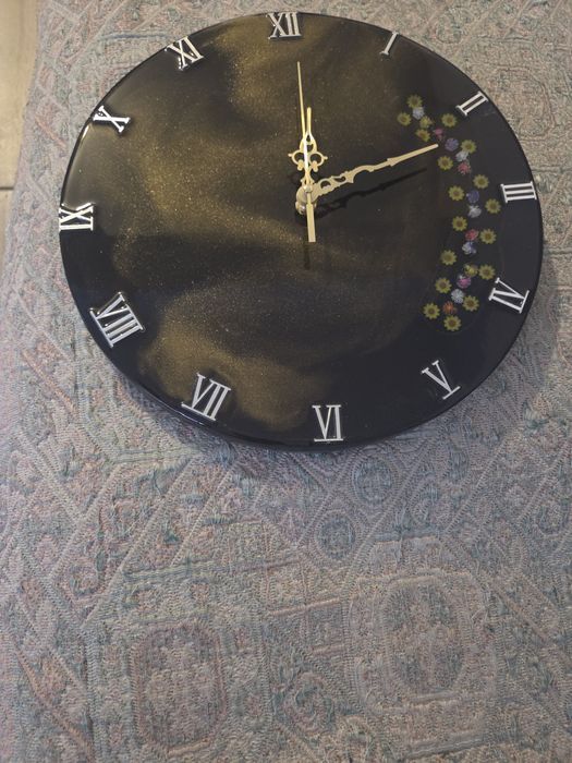 Ceas de perete cu rășină și ceas de lemn de ulm și fier