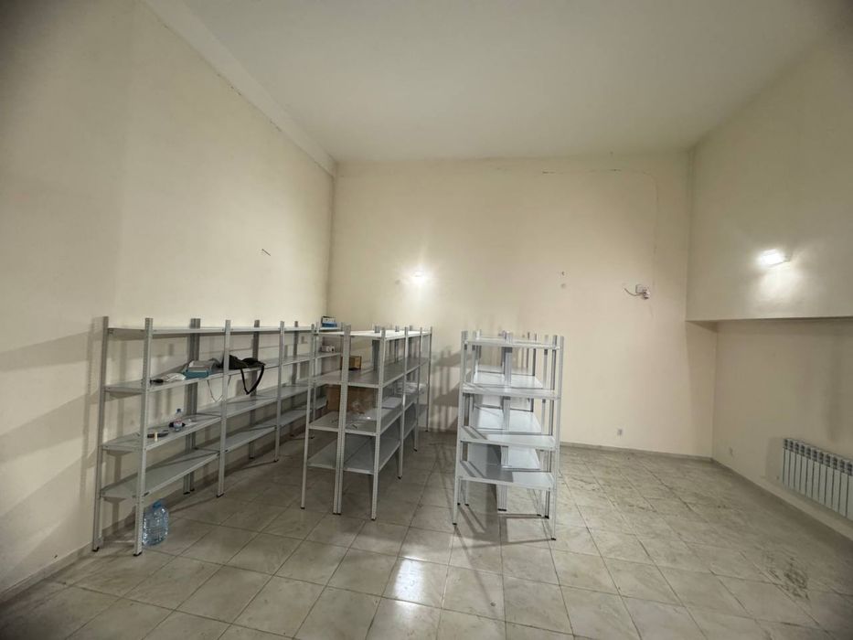 Полки для товара или магазина