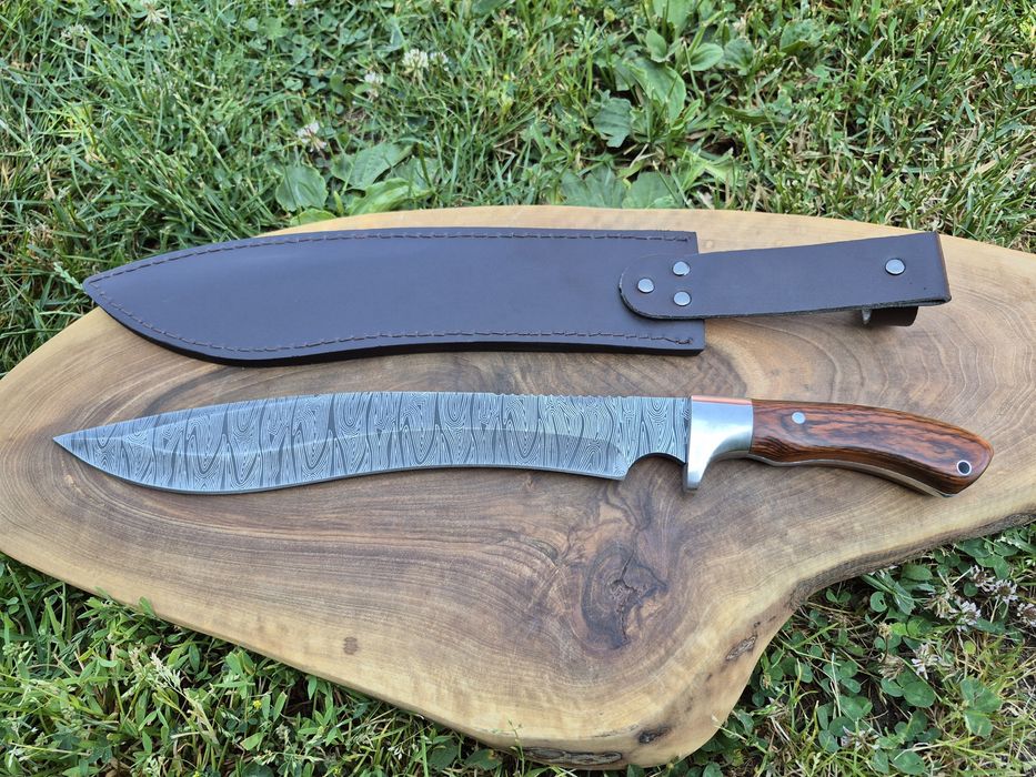 Голям ловен нож с кожена кания,LN452