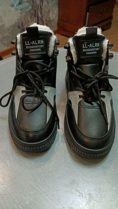 Зимние кроссовки размер 40