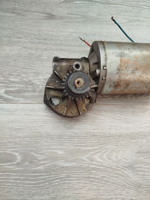Vând Grup moto-reductor 42V/110W CC