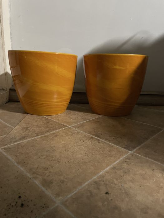 Vand ghivece in stare foarte buna