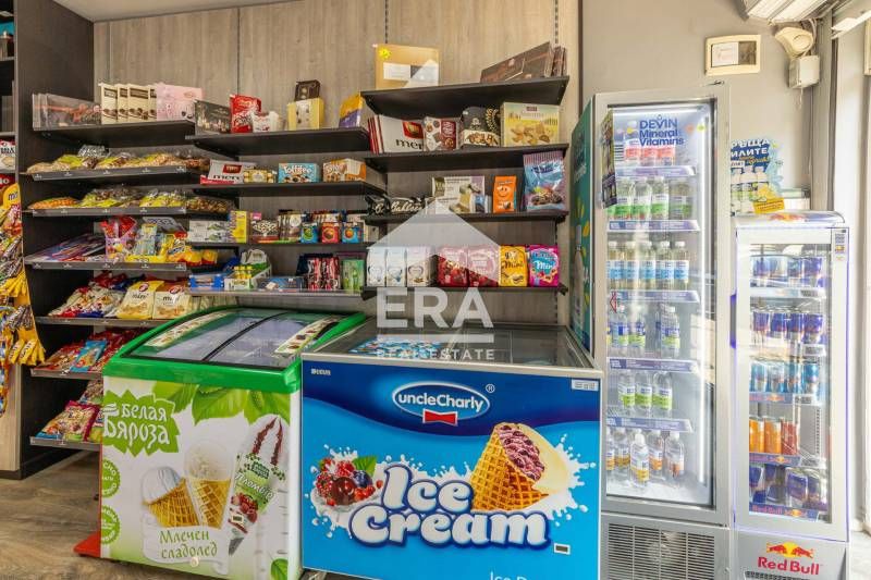 Оборудван, разработен, партерен магазин за продажба, с лице на оживена