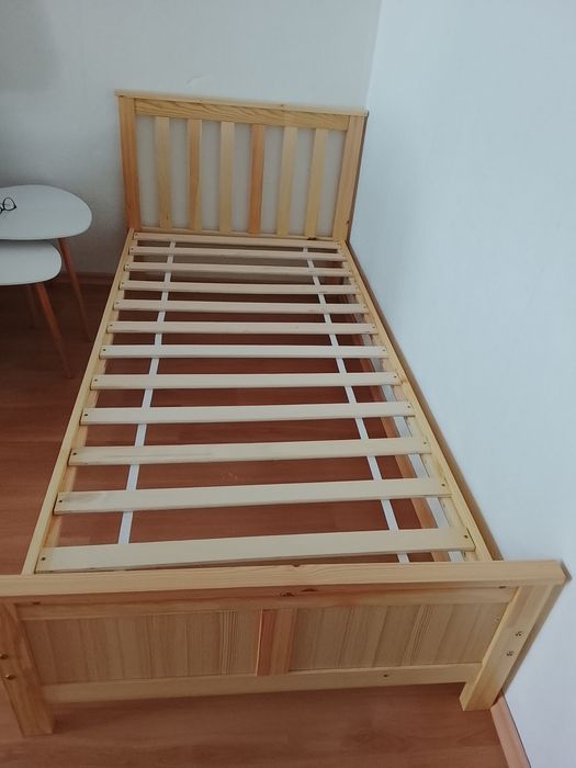 Единично легло с подматрачна рамка