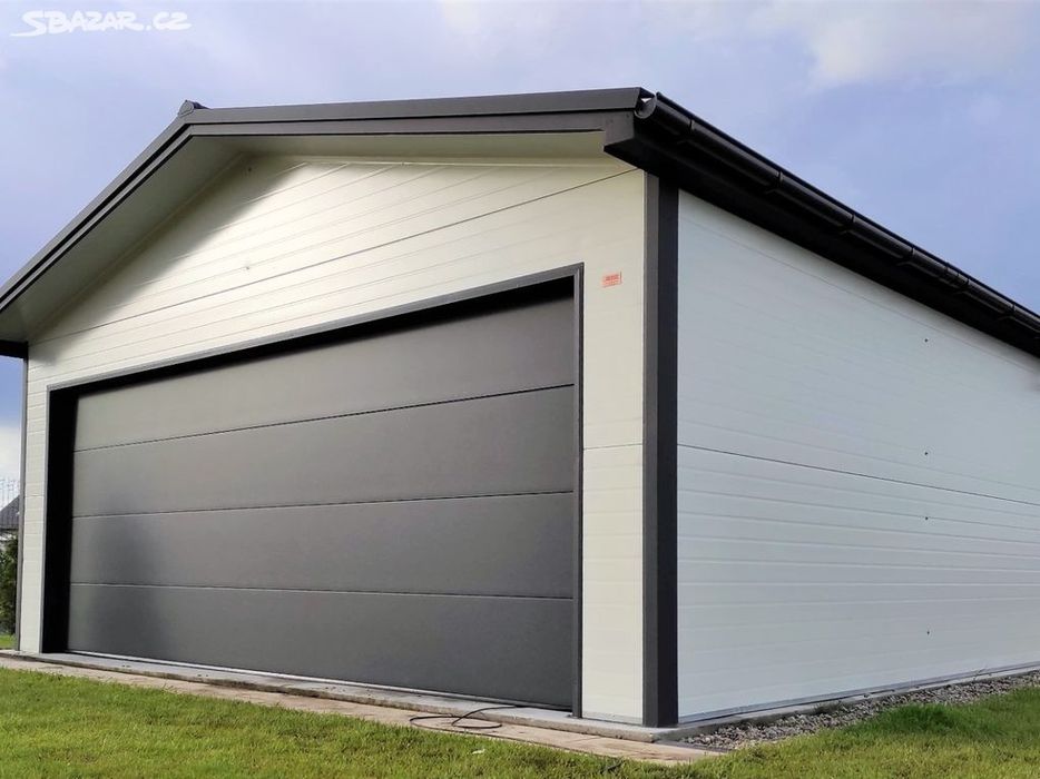 Garaj metalic din panouri sandwich 3.5 x 6.4m