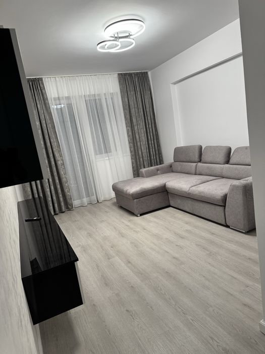 Inchiriez apartament 3 camere bloc nou