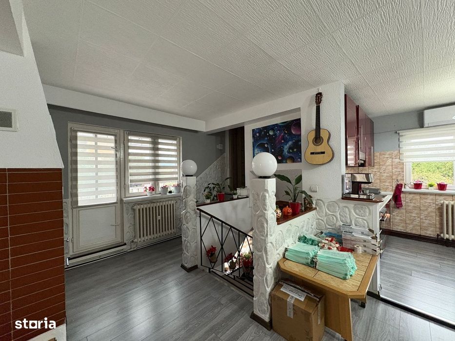 Apartament la casa cu 4 camere, balcon si curte - zona Lazaret