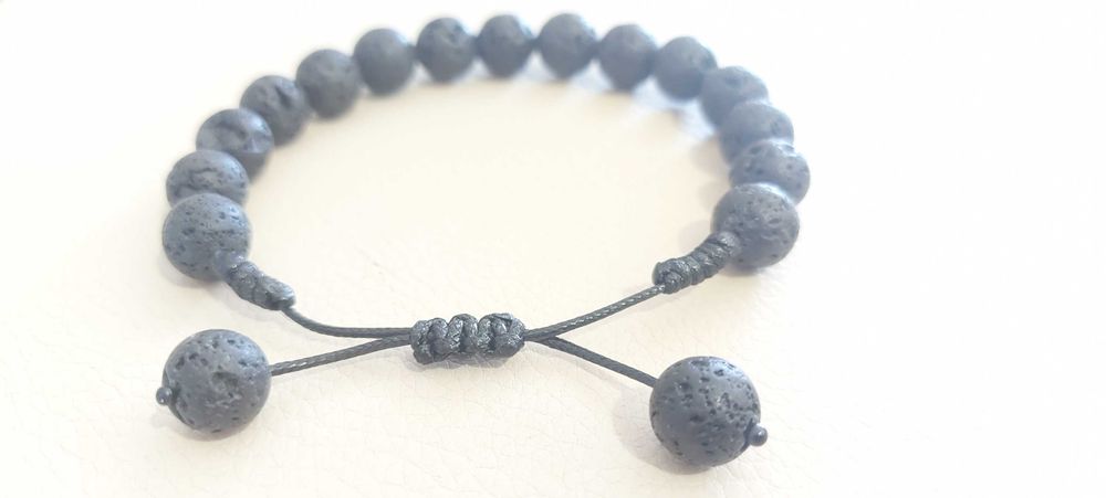 Ръчно плетена гривна с естествени камъни