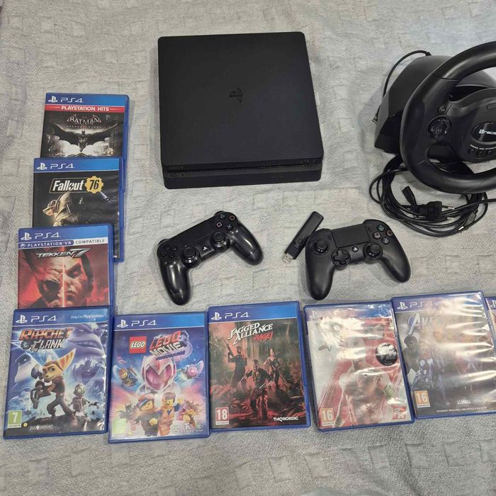PlayStation 4 слим plus 13 игри плюс волан и педали и два джойстика