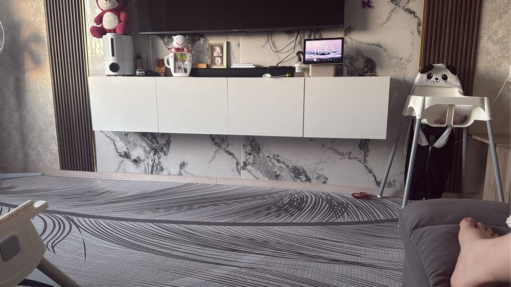 Продам тумбу под телевизор,в отличном состоянии