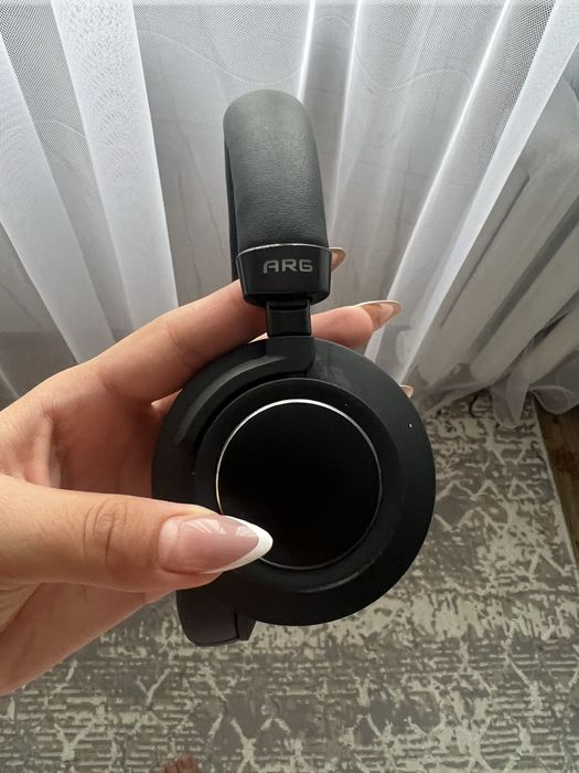 Продам наушники беспроводные