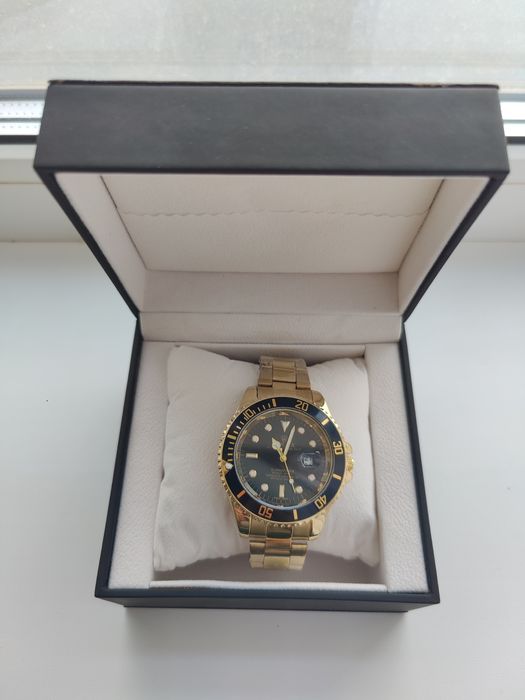 Новые часы, механизм кварцевый.