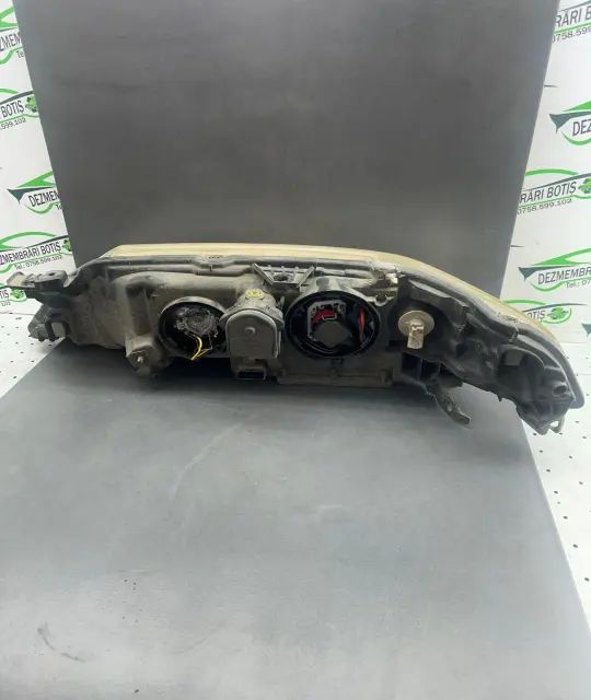 Far dreapta Renault Laguna 2001 1.9 DCi MT (107 hp)